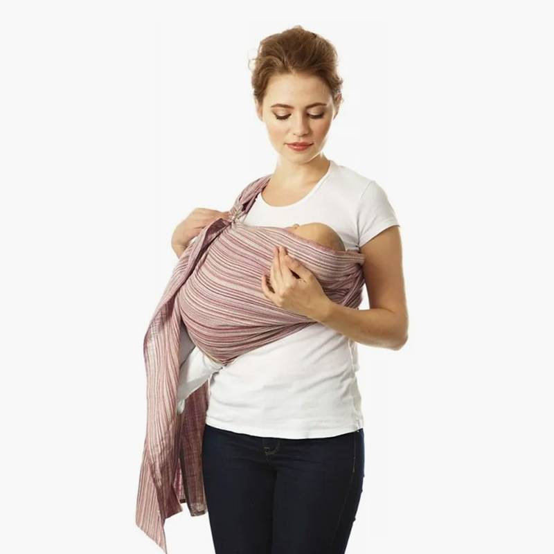 На спине в таком слинге носить ребенка тоже не получится: в асимметричной конструкции малыша нужно поддерживать рукой. Источник: ozon.ru