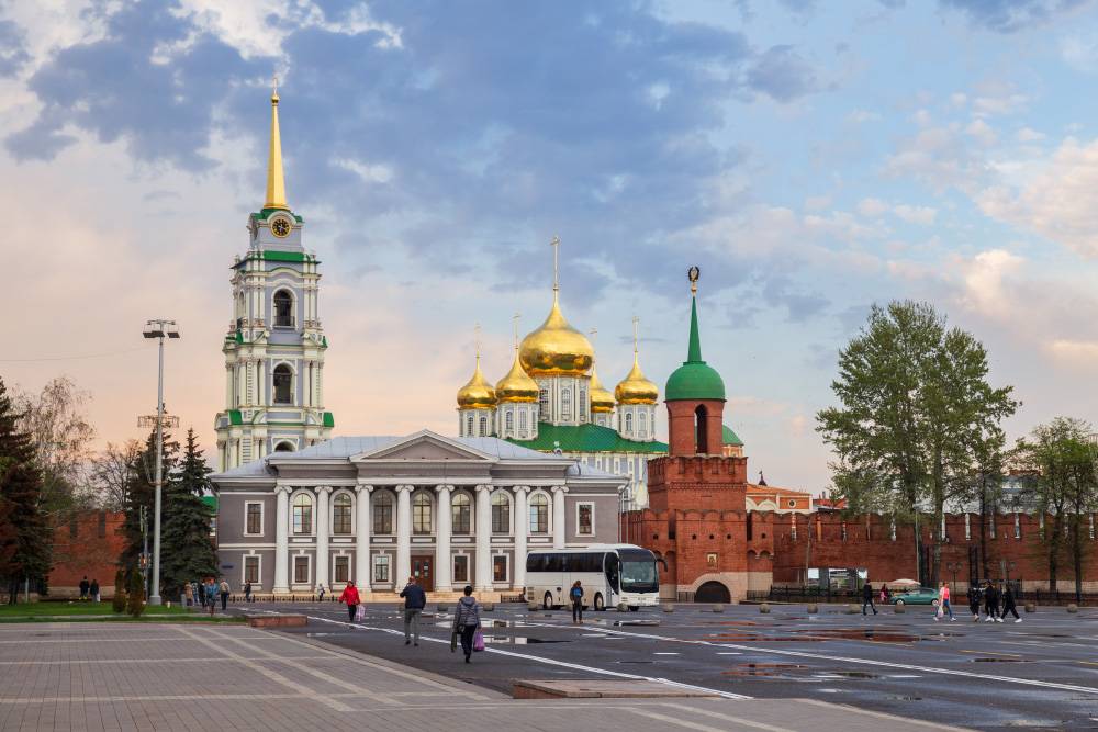 В центре кремля находится пятиглавый Свято-Успенский собор 18 века с 70-метровой колокольней. Источник:&nbsp;Yulia_B / Shutterstock