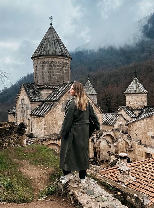 Самое захватывающее в монастырском комплексе — окружающий пейзаж