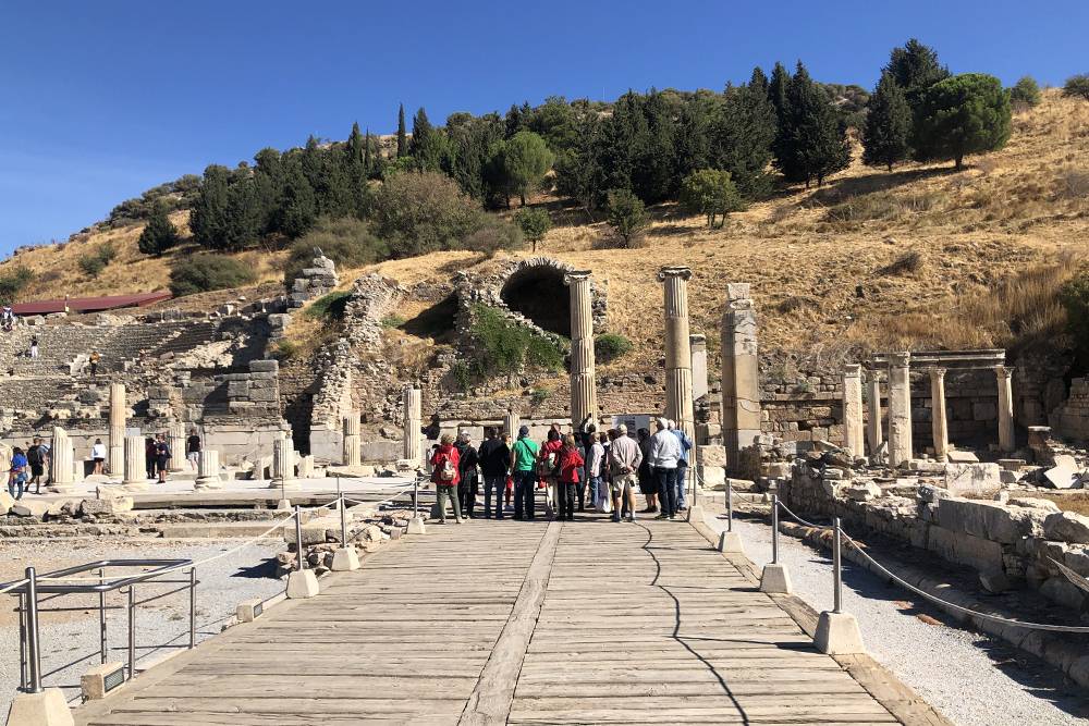 Ближе к обеду туристы в Эфесе все-таки появляются
