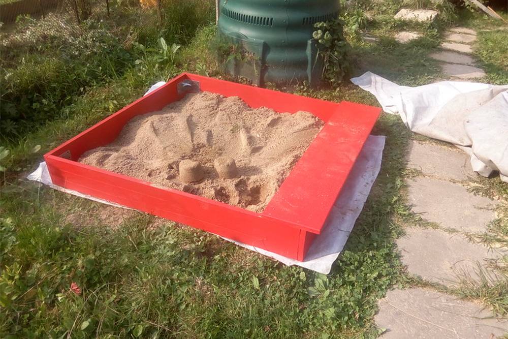 Самодельный ящик для&nbsp;песка, он&nbsp;же детская песочница. Источник: flickr.com