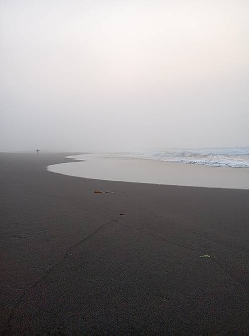 Так Халактырский пляж выглядит в шесть утра