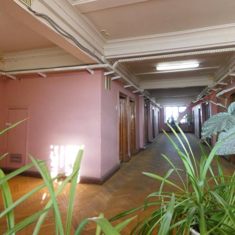На каждом этаже общежития ГЗ МГУ находится 36—60 блоков