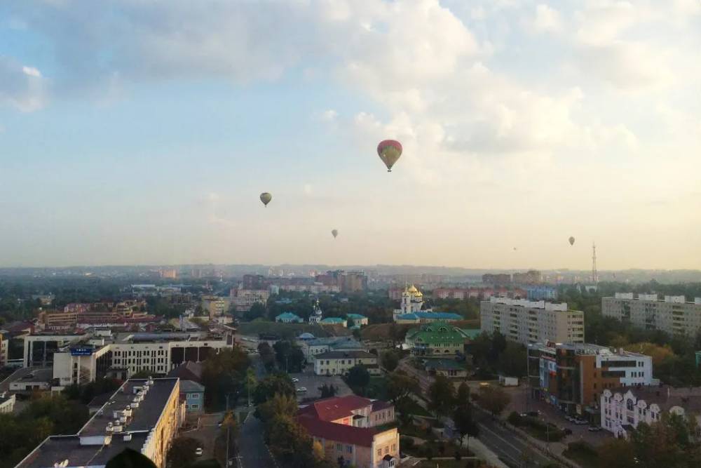 Это вид из моего окна. В тот день над&nbsp;городом летали воздушные шары, это было очень красиво