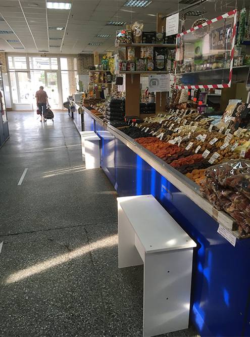 Кировский рынок — здесь можно купить овощи, фрукты, сухофрукты, орехи, мясо, сыры и рыбу