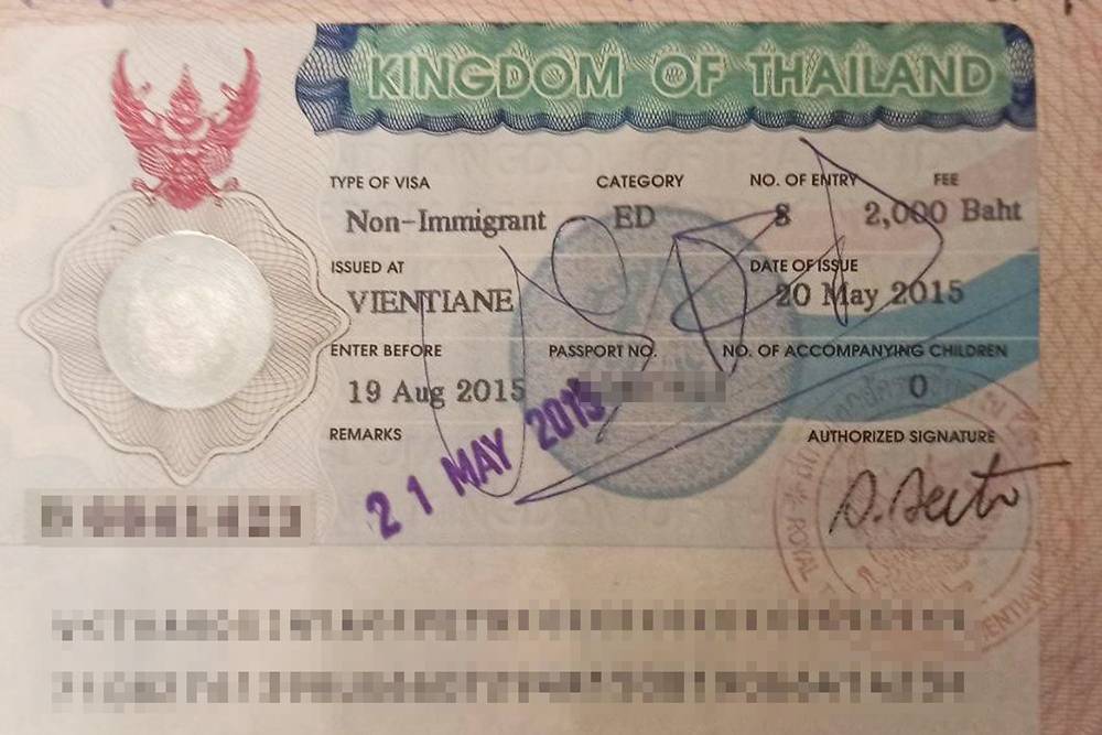 Виза с отметкой ED — это так называемая студенческая виза. Она выдается в посольстве королевства в любой стране за пределами Таиланда на 90 дней и продлевается без&nbsp;выезда из страны — до одного года. Получается, что раз в год надо выезжать, например, в тот&nbsp;же Лаос и делать себе новую студенческую визу