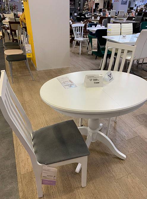 Увидев этот стол со стульями в «Хоффе», я поняла, что это то, что нам нужно