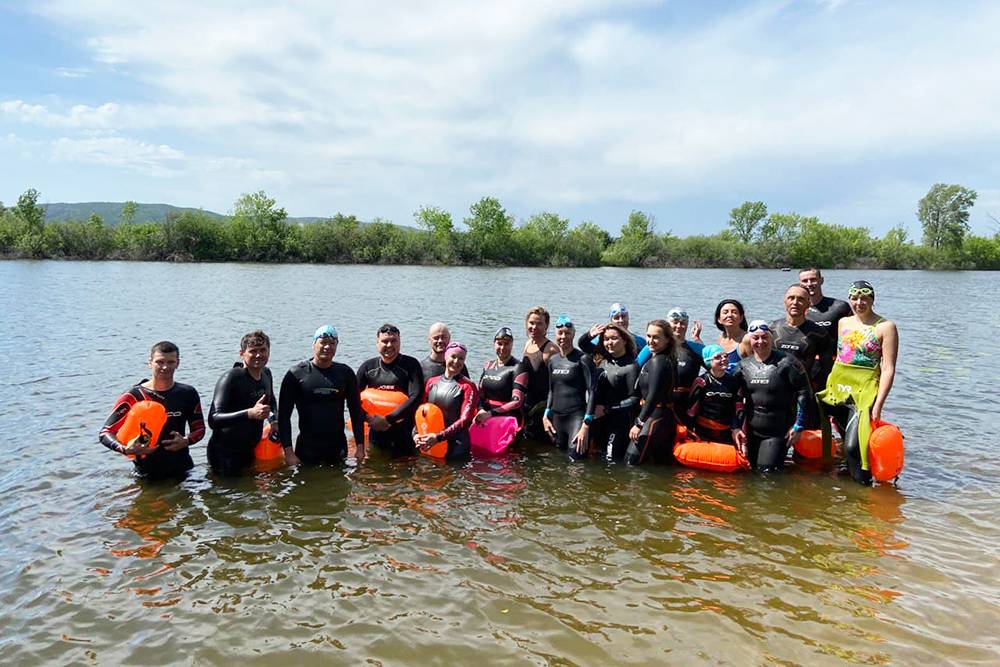 На фото не только наша группа, но и вся команда I Love Swimming Samara на открытии сезона открытой воды в конце мая