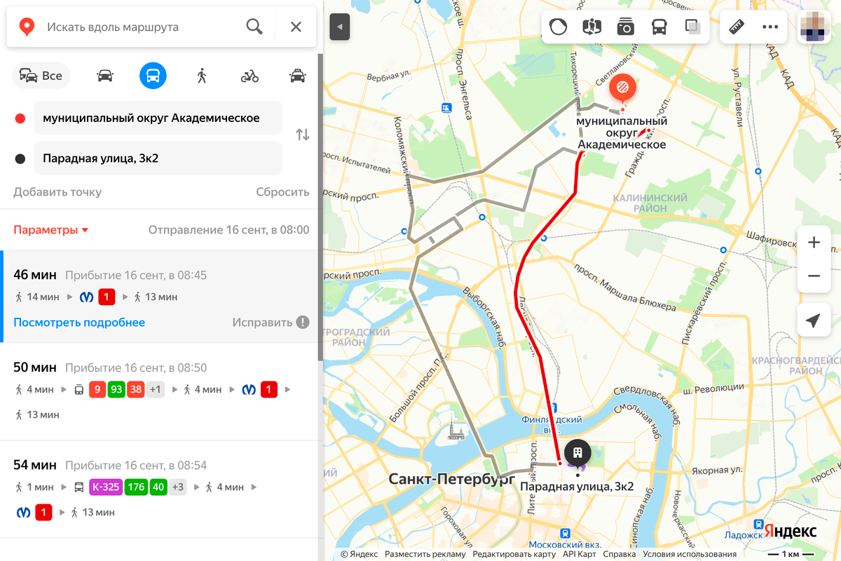 Такие пути предлагает навигатор, чтобы доехать на общественном транспорте в центр города утром в будние дни. Источник: «Яндекс»