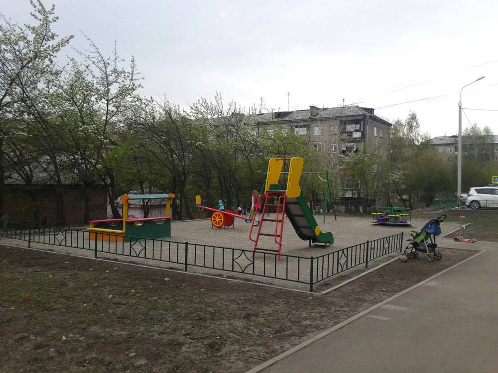 В Санкт-Петербурге благоустроили детские площадки