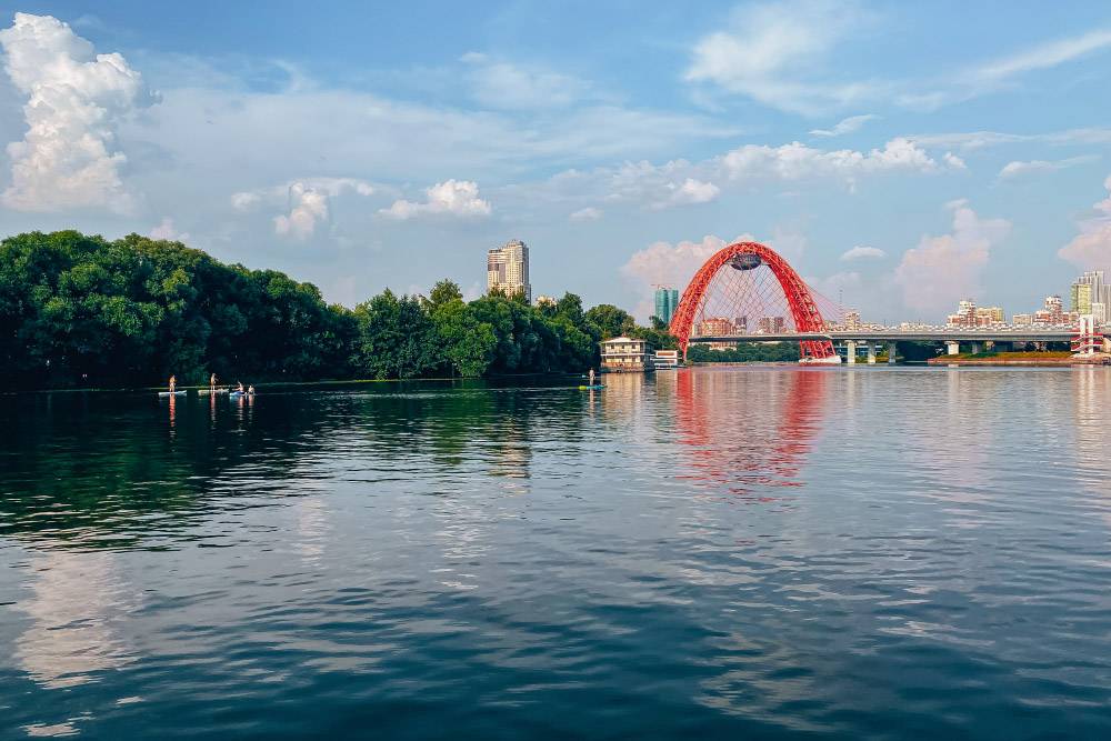 Москва-река рядом с Живописным мостом — популярное место для&nbsp;вейксерфинга
