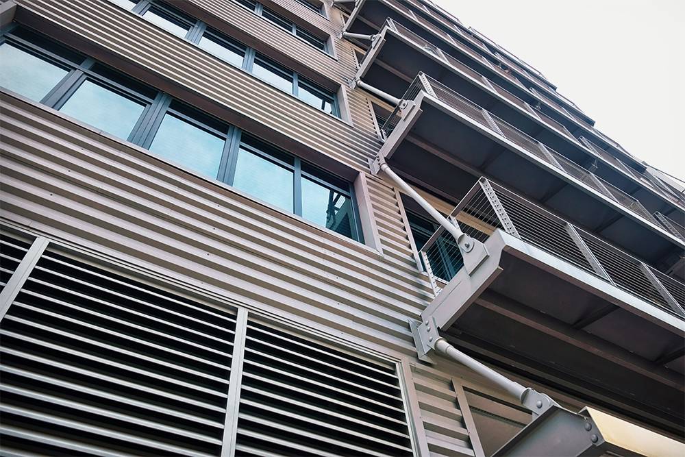 Алюминиевый сайдинг для&nbsp;отделки балконов от застройщика. Источник: Kirk Stouffer&nbsp;/ Shutterstock