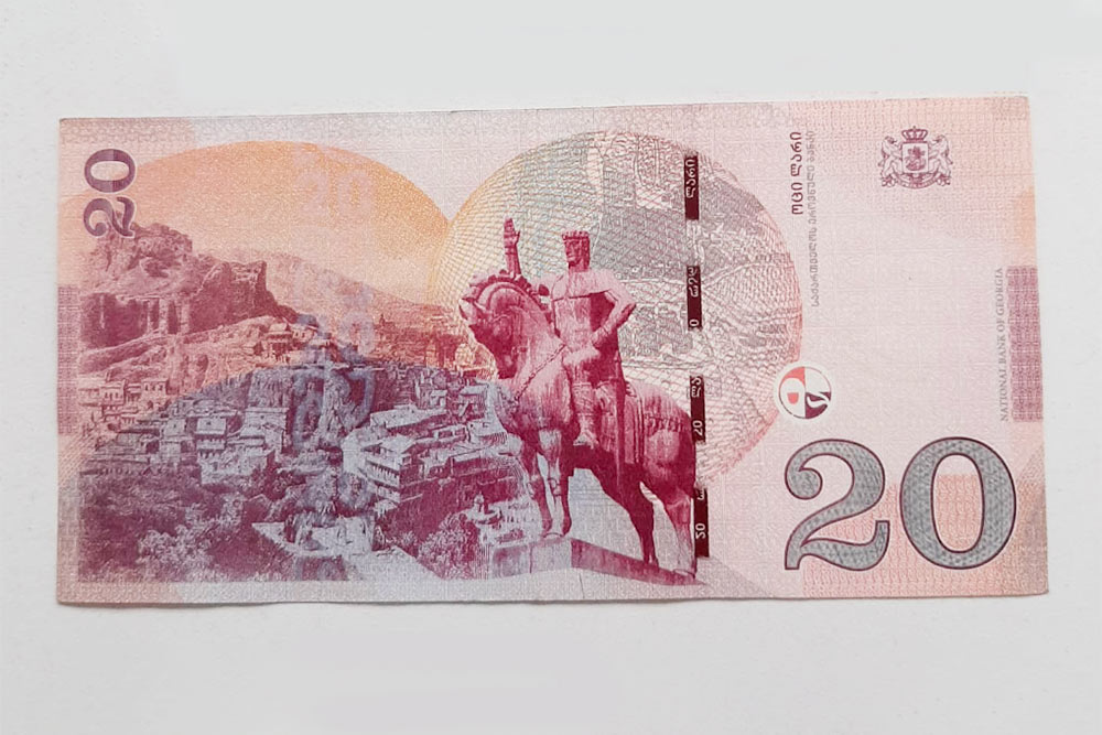 Так выглядят грузинские деньги — 20 GEL (479 рублей)