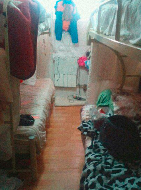 Как-то я жила в четырехместной каюте. У нас был вечный беспорядок, потому что убираться некогда