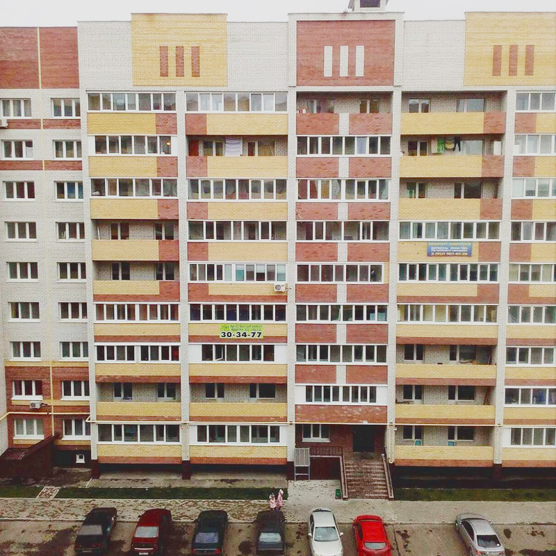 Дом, где живет сестра. В нем еще не все квартиры распроданы. Однушка здесь стоит минимум 1,8 млн рублей
