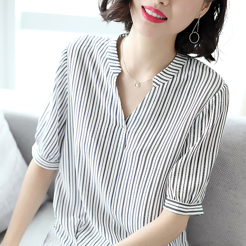 Крепдешиновая блузка, 5617 рублей. Пришлют за 22 дня. Для поиска: pure silk shirt или pure silk blouse