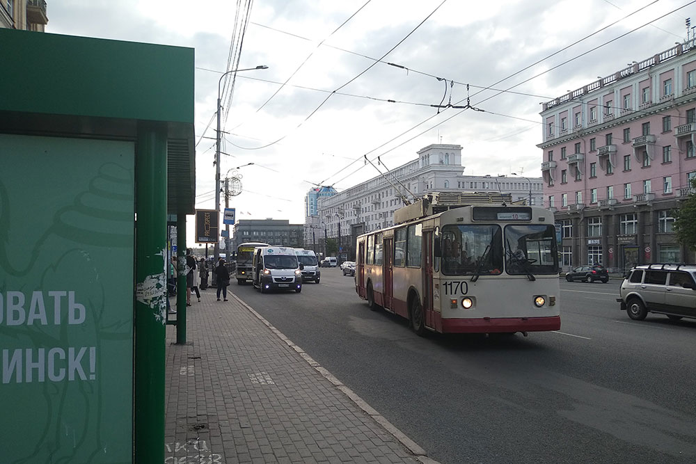 В основном троллейбусы представлены моделями двадцатилетней давности, хотя изнутри кажется, что их эвакуировали в годы войны вместе с заводами