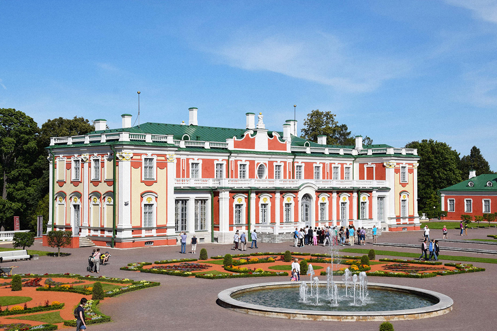 Дорога до Кадриорга занимает 30 минут из центра на городском трамвае № 1 или 3Фото: visittallinn.ee