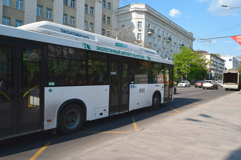 По Большой Садовой улице ездят новые автобусы на газовом топливе