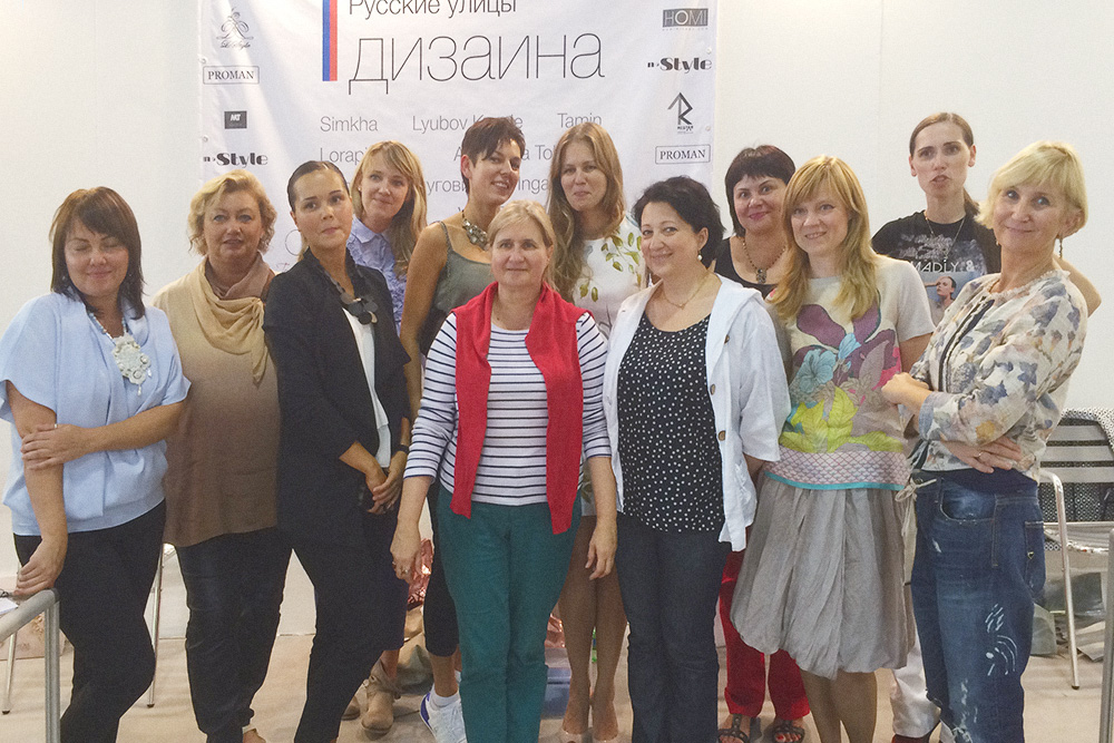 Я с участницами выставки «Homi» в Милане в 2015 году