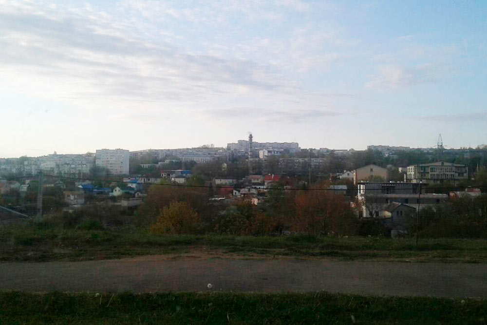 Частный сектор встречается даже в центре Севастополя. Цены на дома стартуют от 1,5 млн рублей