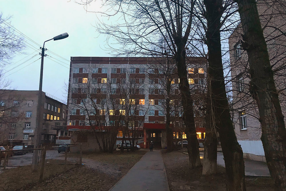 А это уже Череповецкая городская больница — здание из советских времен