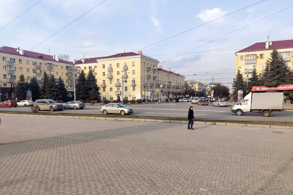 Центр Брянска: пересечение проспекта Ленина и улицы Красноармейской