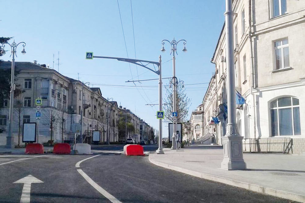Улица Большая Морская в центре Севастополя