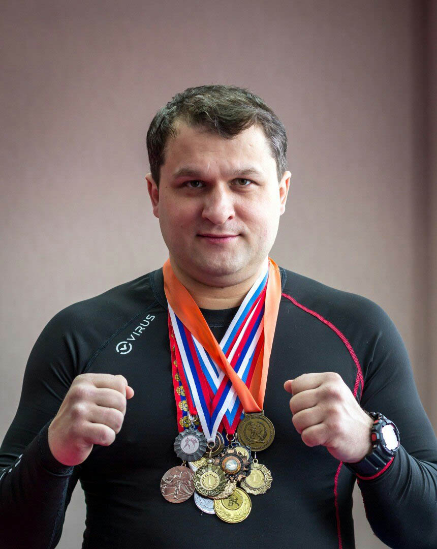 Противостоять ворам поможет инструктор по личной безопасности Андрей Иванович Федонькин. Он тренировал СОБР, УФСИН и железнодорожную полицию