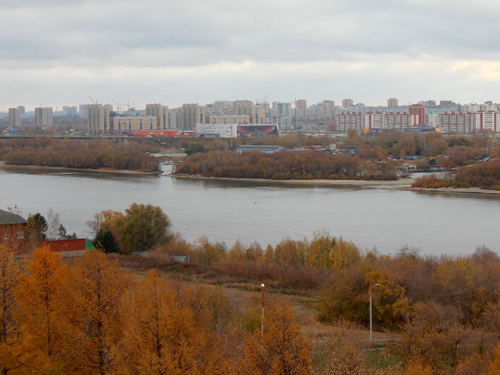 Вид на левобережье Омска с колеса обозрения в Советском парке