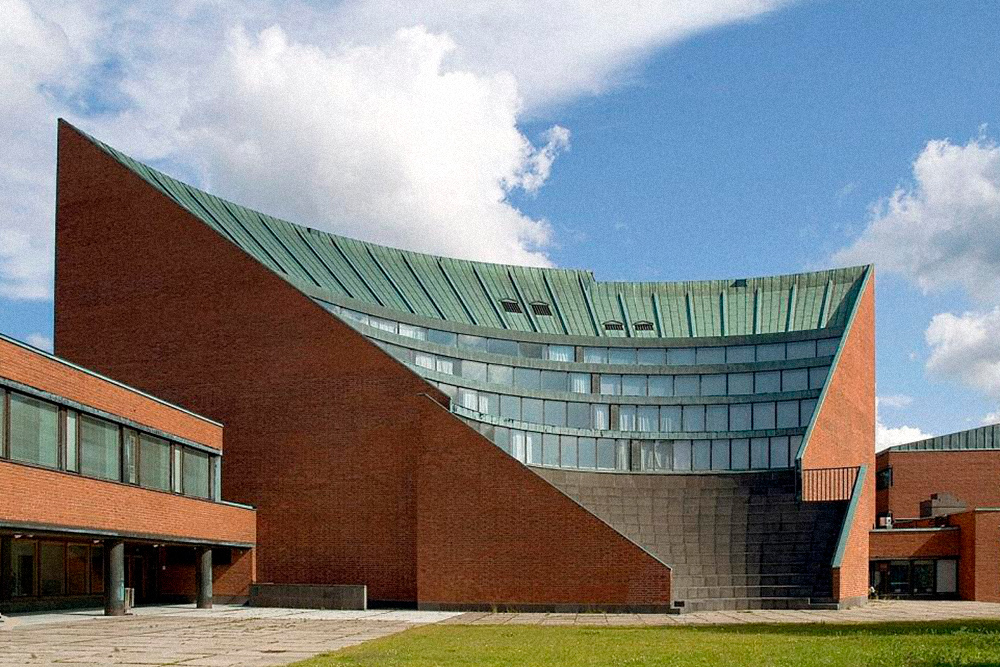Helsinki University of Technology, по-фински «Хельсиньгин-улиописто» (Helsingin Yliopisto), — самый большой и престижный вуз Финляндии
