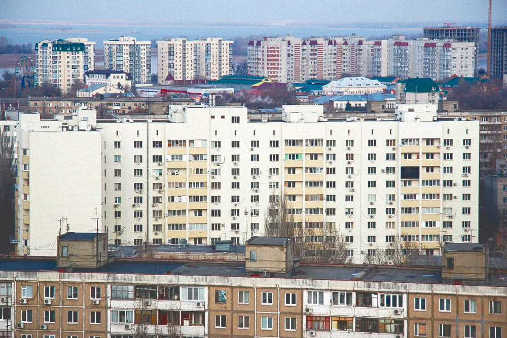 Это наш дом. Три года назад мы с жильцами учредили в нем ТСЖ и я стал председателем