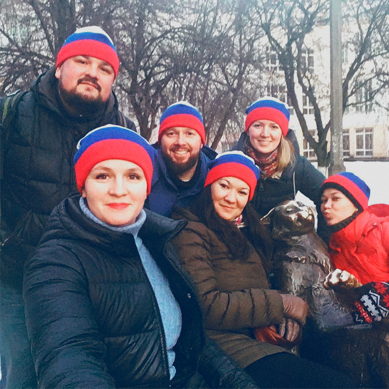 И главное, шесть человек — предел вместимости селфи