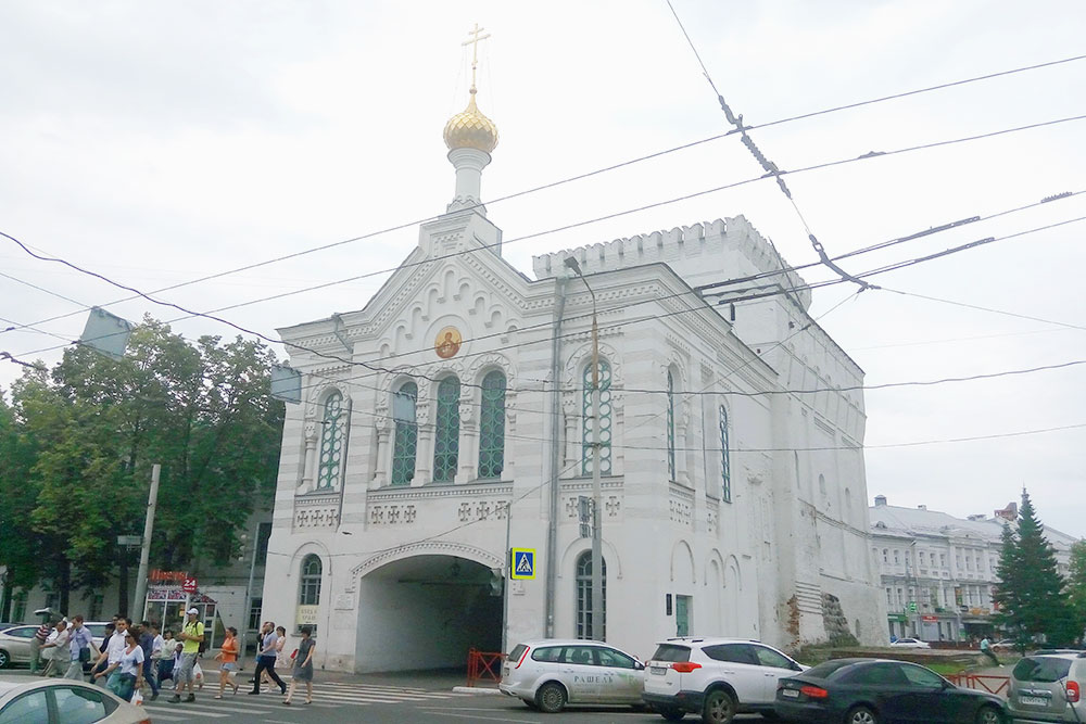 Знаменская башня — еще один известный архитектурный памятник Ярославля