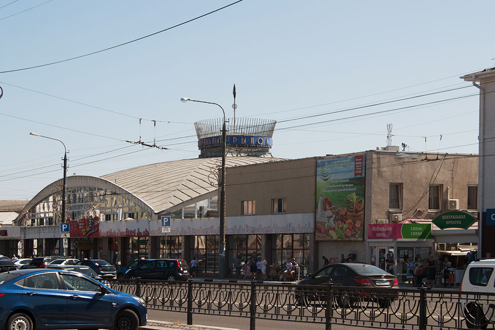 Центральный рынок Белгорода. Тут можно купить любые продукты местных производителей