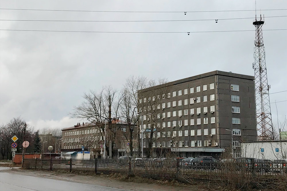 Так выглядит медсанчасть «Северсталь», она расположена прямо рядом с заводом