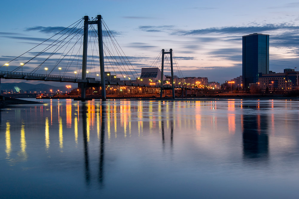 Пешеходный мост на остров Татышев. Автор: fotoyarsk / shutterstock