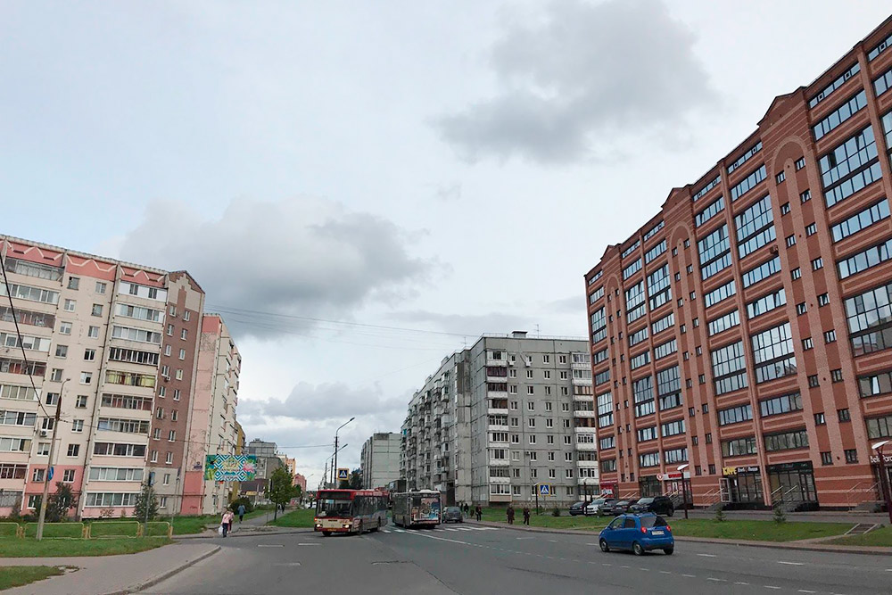 Соседство домов разных годов постройки особенно часто встречается в самом молодом районе — Зашекснинском