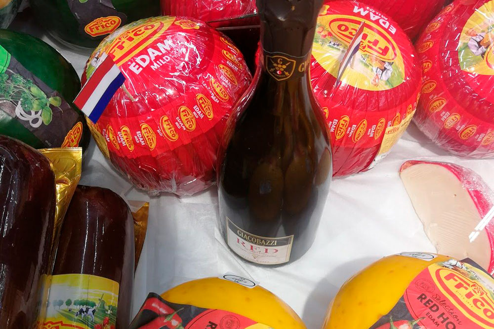 Цены тут выше, чем в обычном супермаркете, потому что все продукты импортируются из Европы и США