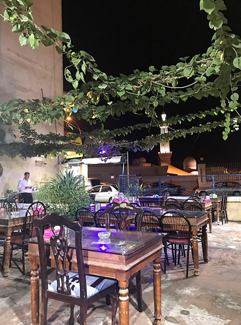 Местное кафе Syrian palace в Акабе. Выглядит скромно, но еда выше всяких похвал