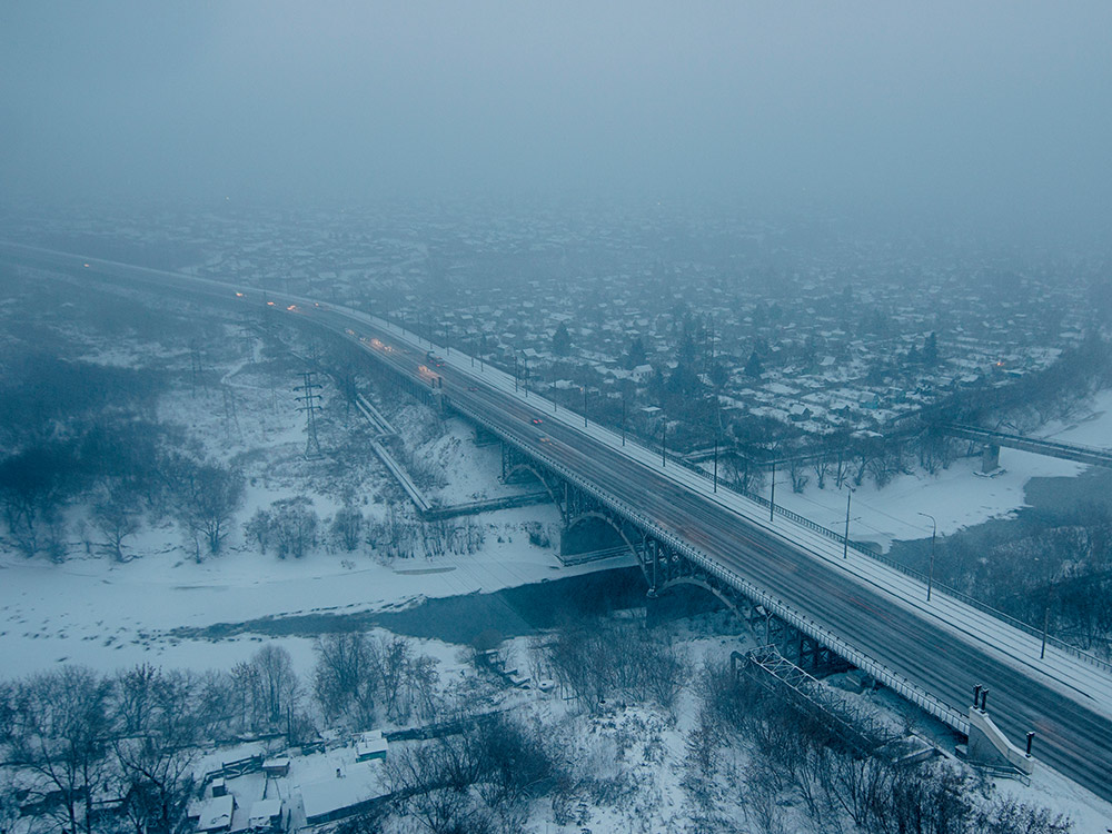 Зимой в безветренную погоду хорошо виден омский смог. Фото: Shutterstock