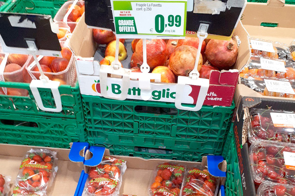 Мы часто покупали клубнику в супермаркетах. 250 граммов стоят 0,99 € (75 р.)
