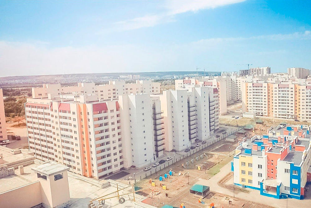 В микрорайоне Солнечный-2 одновременно строятся дома, школы и детские сады