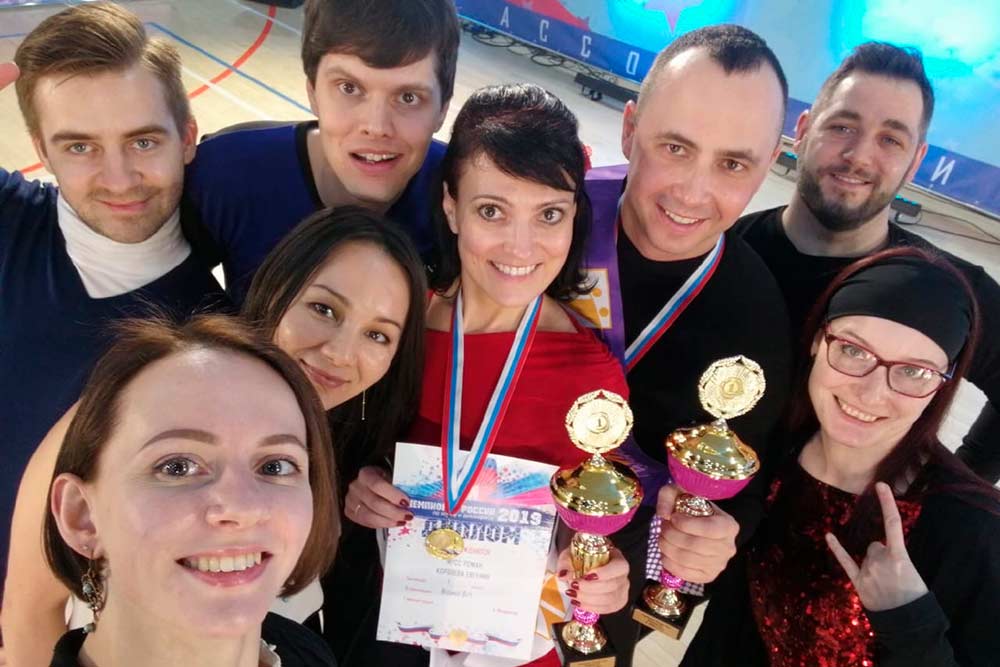 То самое чувство, когда сразу двое твоих одногруппников стали чемпионами страны среди начинающих танцоров. Очень мотивирует стараться самому, чтобы в будущем тоже оказаться на пьедестале