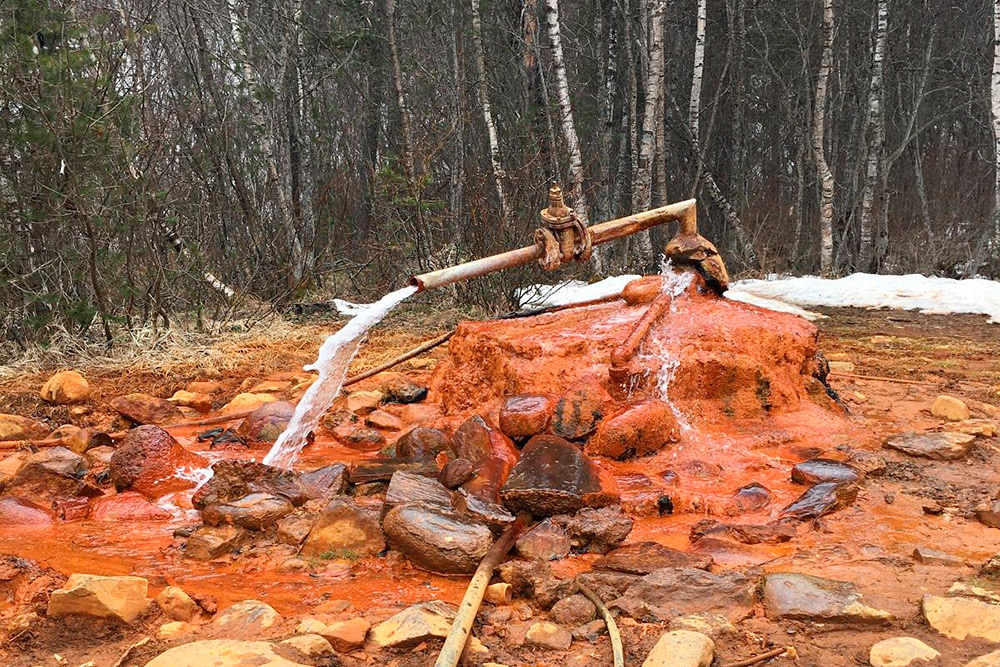 В Долине нарзанов из крана бьет струя полезной воды