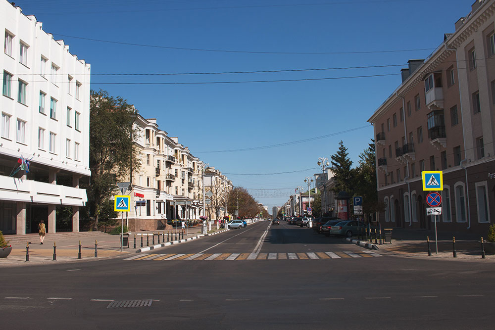 Одна из центральных улиц — Гражданский проспект, бывший проспект Ленина