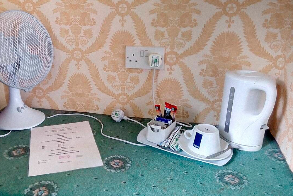 Британские розетки в моем номере в Глостере