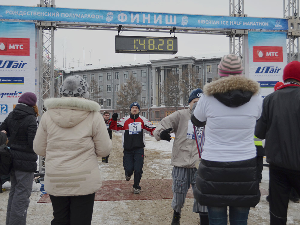 Я постоянно участвую в Сибирском международном марафоне. 12 раз пробегал полную дистанцию. Рождественский полумарафон полностью я пробегал 10 раз. В том числе два раза при температуре –30 °C