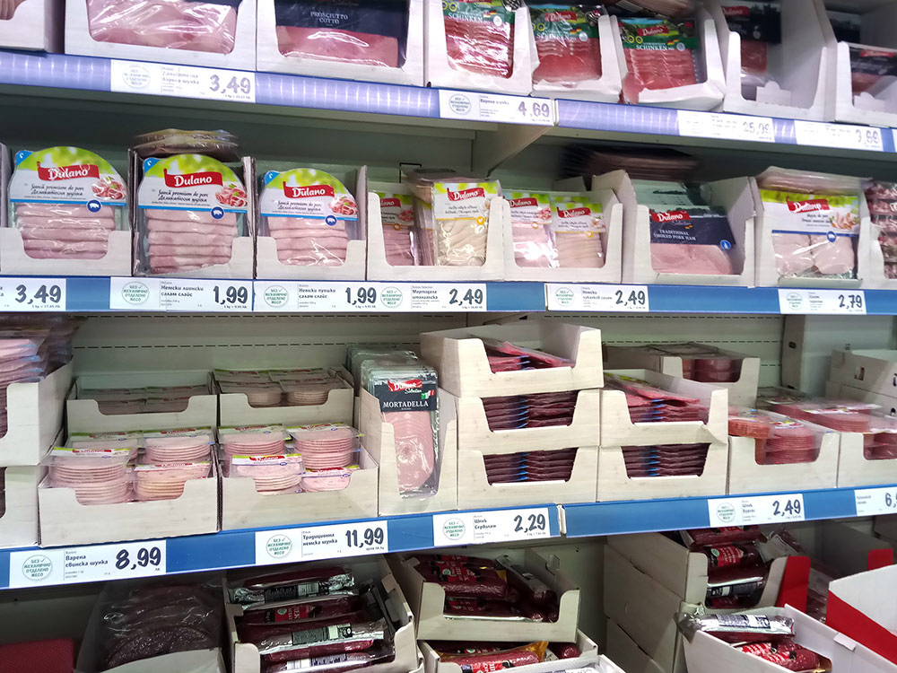 Продукты вкусные и недорогие. В магазинах Софии можно найти даже гречку