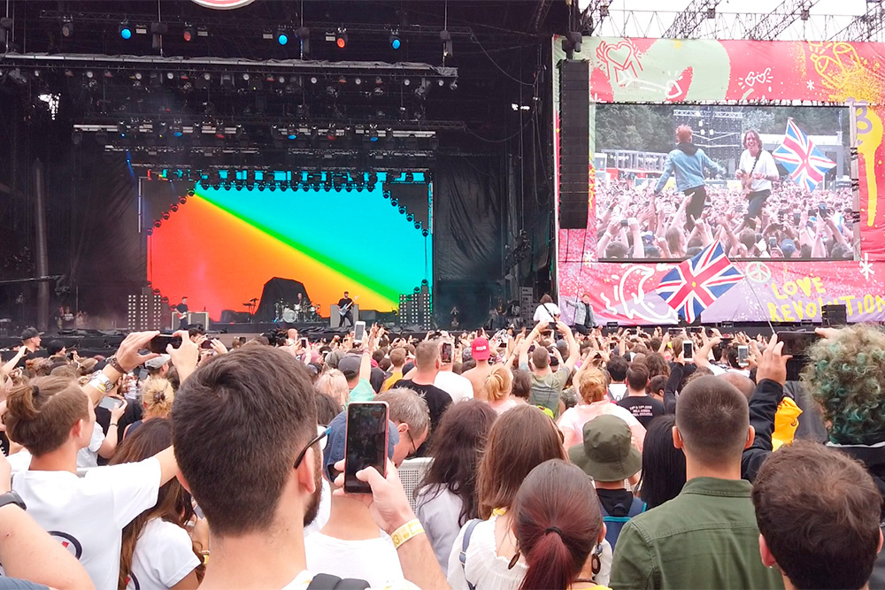 Снимаю выступление Frank Carter and the Rattlesnakes на фестивале Sziget-2019